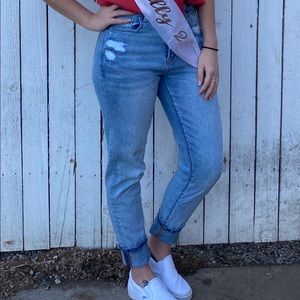 American Eagle Mom Jeans. Size 0.